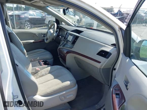 ✅ 2013 Toyota Sienna XLE AAS • VIN: 5TDYK3DC5DS327564 • Lot: 42822134. Listed on IAAI with Not provided. Free auction sales archive from the USA and detailed vehicle history report at DreamBid. Image 5.