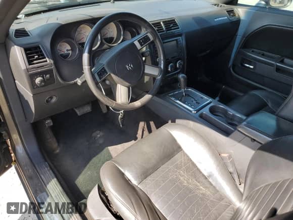 2009 Dodge Challenger R/T z VIN 2B3LJ54T09H511097, wystawiony jako Copart lot #68181824 z przebiegiem 182 596 mil mil oraz Szkoda całkowita • Salvage title. Historia ofert i sprzedaży dostępna na DreamBid. Obrazek 8.