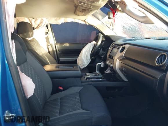 ✅ 2018 Toyota Tundra SR5 • VIN: 5TFDW5F16JX749827 • Lot: 43590103. Wystawiony na IAAI z przebiegiem 75 770 mil. Bezpłatny archiwum sprzedaży aukcyjnych z USA i szczegółowy raport historii pojazdu na DreamBid. Zdjęcie 5.