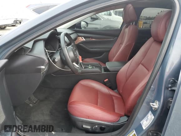 ✅ 2023 Mazda 3 S Carbon Edition • VIN: 3MZBPACM2PM353708 • Лот: 84803065. Опубликован ранее на Copart с пробегом 30 424 миль. Бесплатный доступ к архиву аукционных продаж из США и подробный отчёт об истории автомобиля на DreamBid. Изображение 7.