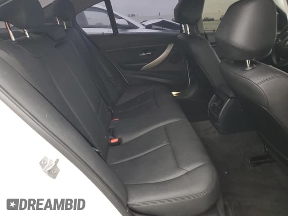 ✅ 2014 BMW 3 Series 320i xDrive • VIN: WBA3C3C5XEPV90555 • Lot: 90542255. Listed on Copart with 137,262 mi. Free auction sales archive from the USA and detailed vehicle history report at DreamBid. Image 10.