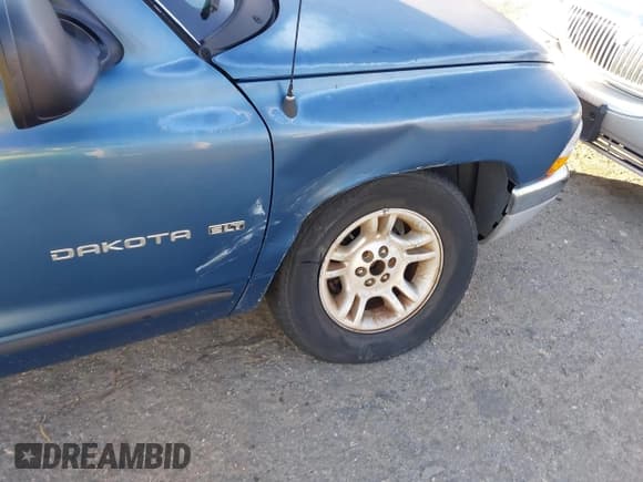 ✅ 2001 Dodge Dakota • VIN: 1B7GL22X11S337066 • Lot: 41008648. Wystawiony na IAAI z przebiegiem 270 749 mil. Bezpłatny archiwum sprzedaży aukcyjnych z USA i szczegółowy raport historii pojazdu na DreamBid. Zdjęcie 6.