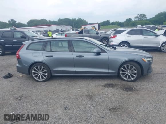 ✅ 2020 Volvo V60 Momentum • VIN: YV1102EKXL2349034 • Лот: 42882595. Опубликован ранее на IAAI с пробегом 58 406 миль. Бесплатный доступ к архиву аукционных продаж из США и подробный отчёт об истории автомобиля на DreamBid. Изображение 13.