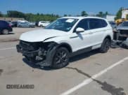 ✅ 2022 Volkswagen Tiguan SE • VIN: 3VV2B7AX2NM096940 • Lot: 42850064. Wystawiony na IAAI z przebiegiem 52 304 mil. Bezpłatny archiwum sprzedaży aukcyjnych z USA i szczegółowy raport historii pojazdu na DreamBid. Zdjęcie 18.