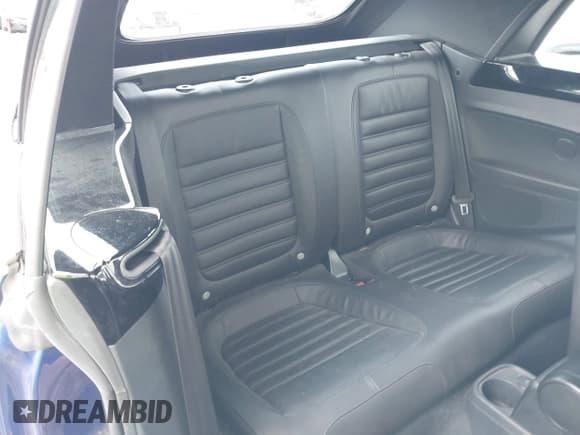 ✅ 2013 Volkswagen Beetle • VIN: 3VW8A7AT4DM817716 • Lot: 42478364. Wystawiony na IAAI z przebiegiem 42 568 mil. Bezpłatny archiwum sprzedaży aukcyjnych z USA i szczegółowy raport historii pojazdu na DreamBid. Zdjęcie 8.