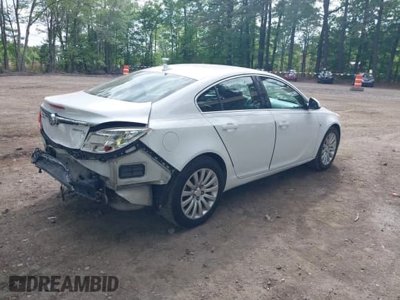 ✅ 2011 Buick Regal CXL RL4 • VIN: W04GS5EC9B1006007 • Lot: 42215556. Listed on IAAI with 173,138 mi. Free auction sales archive from the USA and detailed vehicle history report at DreamBid. Image 4.