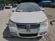 ✅ 2010 Volkswagen Eos Komfort • VIN: WVWBA7AHXAV012020 • Lot: 70956285. Wystawiony na Copart z przebiegiem 236 931 mil. Bezpłatny archiwum sprzedaży aukcyjnych z USA i szczegółowy raport historii pojazdu na DreamBid. Zdjęcie 5.