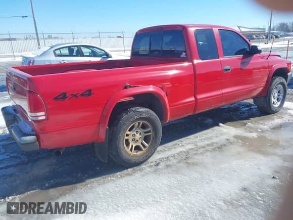 ✅ 2004 Dodge Dakota • VIN: 1D7HG12K94S556391 • Lot: 41729905. Wystawiony na IAAI z przebiegiem 220 306 mil. Bezpłatny archiwum sprzedaży aukcyjnych z USA i szczegółowy raport historii pojazdu na DreamBid. Zdjęcie 4.