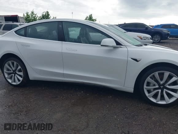 ✅ 2018 Tesla Model 3 Long Range Battery • VIN: 5YJ3E1EA2JF006519 • Лот: 42438263. Опубликован ранее на IAAI с пробегом 113 052 миль. Бесплатный доступ к архиву аукционных продаж из США и подробный отчёт об истории автомобиля на DreamBid. Изображение 19.