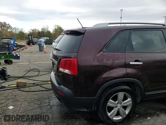 ✅ 2013 Kia Sorento EX • VIN: 5XYKU4A66DG396393 • Лот: 86718395. Опубликован ранее на Copart с пробегом 113 462 миль. Бесплатный доступ к архиву аукционных продаж из США и подробный отчёт об истории автомобиля на DreamBid. Изображение 14.