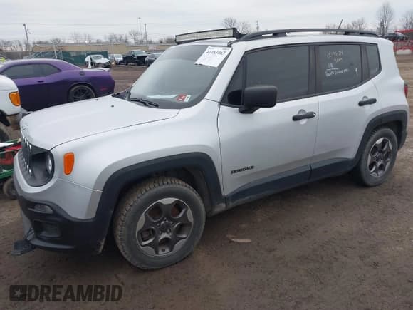 ✅ 2017 Jeep Renegade Sport • VIN: ZACCJAAH3HPF05721 • Lot: 41483463. Wystawiony na IAAI z przebiegiem 86 414 mil. Bezpłatny archiwum sprzedaży aukcyjnych z USA i szczegółowy raport historii pojazdu na DreamBid. Zdjęcie 2.