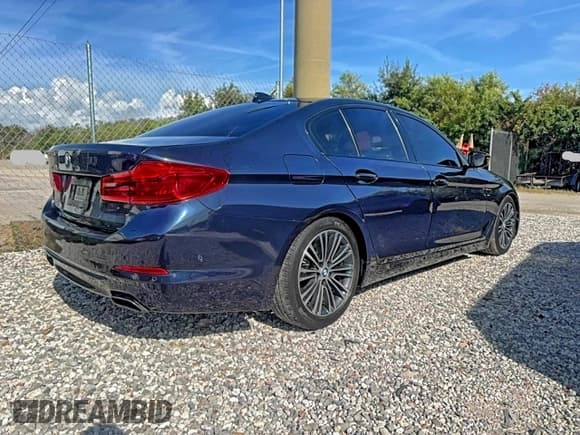 ✅ 2017 BMW 5 Series 540i xDrive • VIN: WBAJE7C32HG479526 • Lot: 95483205. Wystawiony na Copart z przebiegiem 106 107 mil. Bezpłatny archiwum sprzedaży aukcyjnych z USA i szczegółowy raport historii pojazdu na DreamBid. Zdjęcie 4.