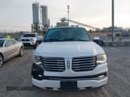 ✅ 2016 Lincoln Navigator Select • VIN: 5LMJJ2HT5GEL10145 • Lot: 43222475. Wystawiony na IAAI z przebiegiem 142 215 mil. Bezpłatny archiwum sprzedaży aukcyjnych z USA i szczegółowy raport historii pojazdu na DreamBid. Zdjęcie 12.