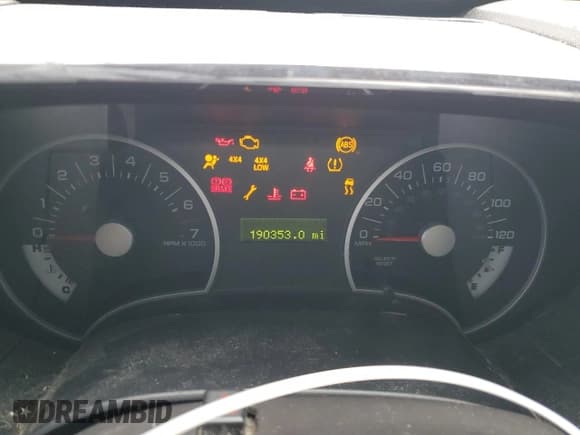 ✅ 2008 Ford Explorer XLT • VIN: 1FMEU73E98UB36444 • Lot: 82571435. Wystawiony na Copart z przebiegiem 190 353 mil. Bezpłatny archiwum sprzedaży aukcyjnych z USA i szczegółowy raport historii pojazdu na DreamBid. Zdjęcie 9.