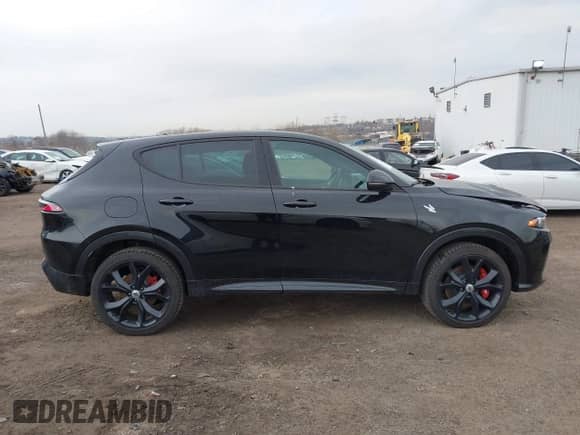 2024 Dodge Hornet R/T z VIN ZACPDFCW7R3A21951, wystawiony jako IAAI lot #41671892 z przebiegiem 8 888 mil mil oraz . Historia ofert i sprzedaży dostępna na DreamBid. Obrazek 12.