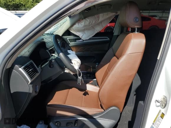 ✅ 2022 Volkswagen Atlas SE • VIN: 1V2KP2CA2NC501397 • Lot: 71931794. Wystawiony na Copart z przebiegiem 34 297 mil. Bezpłatny archiwum sprzedaży aukcyjnych z USA i szczegółowy raport historii pojazdu na DreamBid. Zdjęcie 7.