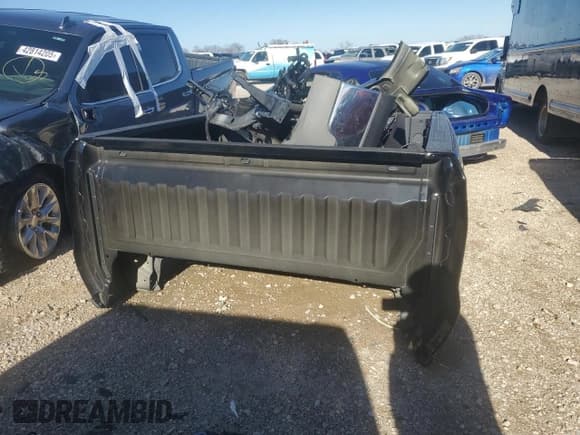 ✅ 2018 Chevrolet Silverado 1500 • VIN: N0V1N0NPART • Лот: 43236905. Опубликован ранее на Copart с пробегом Не указан. Бесплатный доступ к архиву аукционных продаж из США и подробный отчёт об истории автомобиля на DreamBid. Изображение 5.