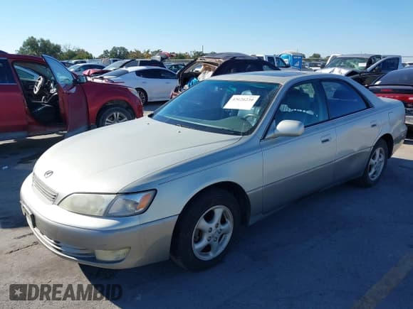 ✅ 1998 Lexus ES 300 • VIN: JT8BF28GXW5021341 • Лот: 43626230. Опубликован ранее на IAAI с пробегом 379 537 миль. Бесплатный доступ к архиву аукционных продаж из США и подробный отчёт об истории автомобиля на DreamBid. Изображение 2.