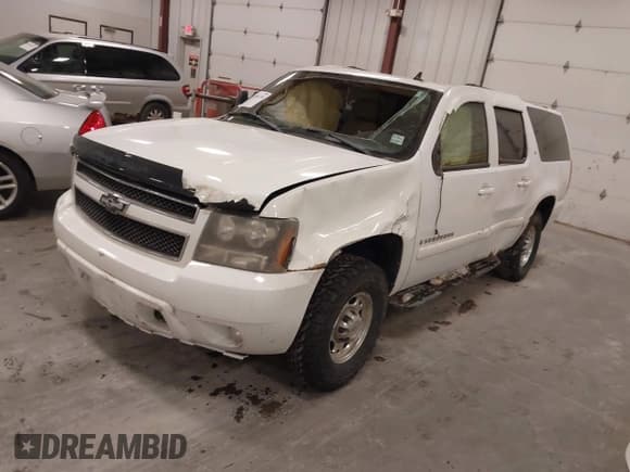 ✅ 2007 Chevrolet Suburban Commercial • VIN: 3GNGK26K97G294704 • Lot: 41884158. Wystawiony na IAAI z przebiegiem 187 857 mil. Bezpłatny archiwum sprzedaży aukcyjnych z USA i szczegółowy raport historii pojazdu na DreamBid. Zdjęcie 17.