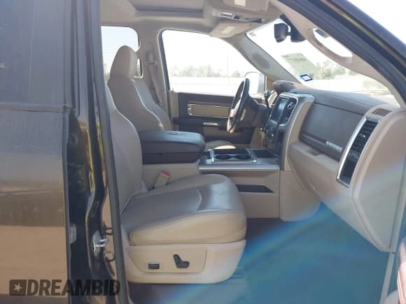 ✅ 2013 Ram 2500 Laramie • VIN: 3C6UR5FL7DG529590 • Lot: 40608177. Wystawiony na IAAI z przebiegiem 141 594 mil. Bezpłatny archiwum sprzedaży aukcyjnych z USA i szczegółowy raport historii pojazdu na DreamBid. Zdjęcie 5.