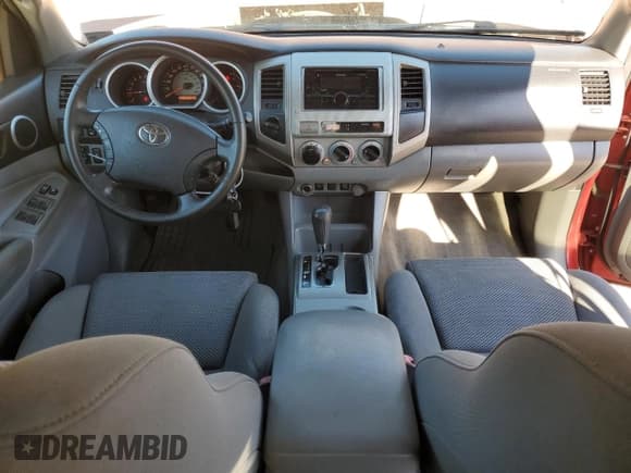 ✅ 2009 Toyota Tacoma • VIN: 3TMLU42N09M025413 • Lot: 92714475. Wystawiony na Copart z przebiegiem 171 465 mil. Bezpłatny archiwum sprzedaży aukcyjnych z USA i szczegółowy raport historii pojazdu na DreamBid. Zdjęcie 8.