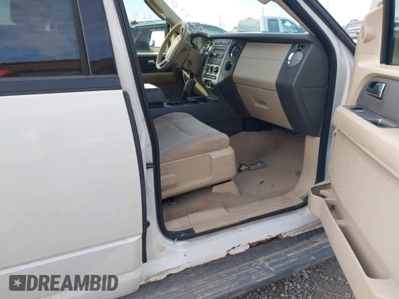 ✅ 2008 Ford Expedition SSV • VIN: 1FMFU16548LA34701 • Lot: 43673098. Wystawiony na IAAI z przebiegiem 224 730 mil. Bezpłatny archiwum sprzedaży aukcyjnych z USA i szczegółowy raport historii pojazdu na DreamBid. Zdjęcie 5.