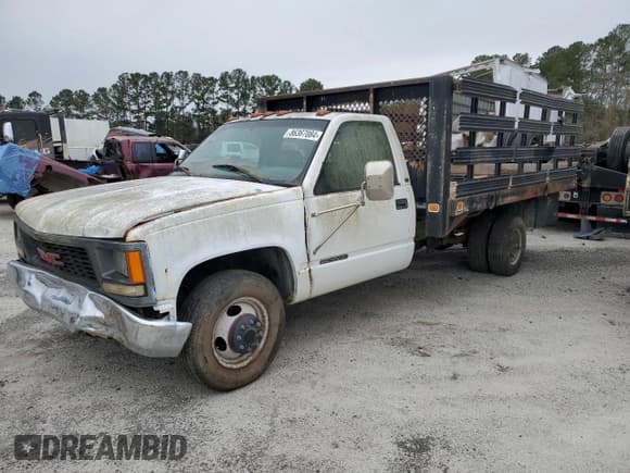 ✅ 1999 GMC Sierra 1500 • VIN: 1GDJC34R3XF087014 • Lot: 86367084. Wystawiony na Copart z przebiegiem 94 539 mil. Bezpłatny archiwum sprzedaży aukcyjnych z USA i szczegółowy raport historii pojazdu na DreamBid. Zdjęcie 1.
