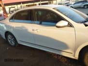 ✅ 2017 Volkswagen Passat S • VIN: 1VWAT7A33HC019579 • Lot: 42889382. Wystawiony na IAAI z przebiegiem 55 544 mil. Bezpłatny archiwum sprzedaży aukcyjnych z USA i szczegółowy raport historii pojazdu na DreamBid. Zdjęcie 13.