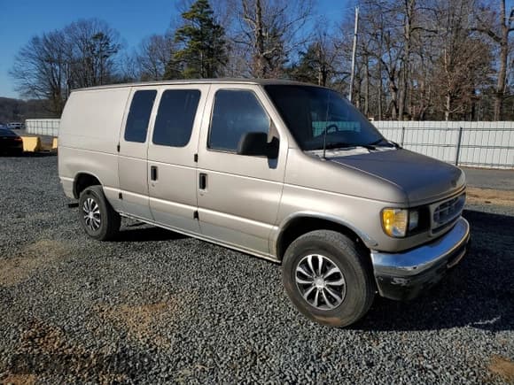 ✅ 2002 Ford Econoline Cargo • VIN: 1FTNE24L72HB37786 • Lot: 85941234. Wystawiony na Copart z przebiegiem 263 864 mil. Bezpłatny archiwum sprzedaży aukcyjnych z USA i szczegółowy raport historii pojazdu na DreamBid. Zdjęcie 4.