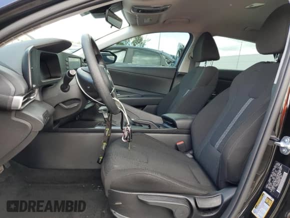 2025 Hyundai Elantra SE с VIN KMHLL4DGXSU907798, выставлен на аукционе Copart как лот 81118145 с пробегом 9 821 миль миль и Списание • Salvage title. История ставок и продаж доступна на DreamBid. Изображение 7.