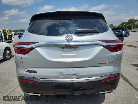 ✅ 2019 Buick Enclave Essence • VIN: 5GAERBKWXKJ105782 • Lot: 71625955. Wystawiony na Copart z przebiegiem 188 806 mil. Bezpłatny archiwum sprzedaży aukcyjnych z USA i szczegółowy raport historii pojazdu na DreamBid. Zdjęcie 6.