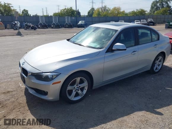 ✅ 2013 BMW 3 Series 328i xDrive • VIN: WBA3B3C59DF533061 • Лот: 43373733. Опубликован ранее на IAAI с пробегом 117 895 миль. Бесплатный доступ к архиву аукционных продаж из США и подробный отчёт об истории автомобиля на DreamBid. Изображение 2.