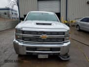 ✅ 2017 Chevrolet Silverado 2500HD Work Truck • VIN: 1GC1KUEY1HF194308 • Lot: 79211534. Wystawiony na Copart z przebiegiem 140 184 mil. Bezpłatny archiwum sprzedaży aukcyjnych z USA i szczegółowy raport historii pojazdu na DreamBid. Zdjęcie 5.