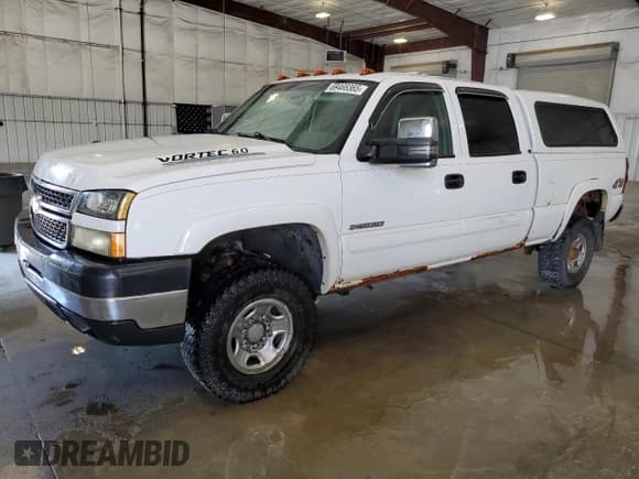 ✅ 2005 Chevrolet Silverado 2500HD LS • VIN: 1GCHK23U35F858915 • Лот: 69468365. Опубликован ранее на Copart с пробегом Не указан. Бесплатный доступ к архиву аукционных продаж из США и подробный отчёт об истории автомобиля на DreamBid. Изображение 1.