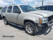 ✅ 2013 Chevrolet Suburban LT • VIN: 1GNSCJE06DR121770 • Lot: 43074095. Wystawiony na IAAI z przebiegiem 240 775 mil. Bezpłatny archiwum sprzedaży aukcyjnych z USA i szczegółowy raport historii pojazdu na DreamBid. Zdjęcie 1.