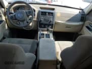 ✅ 2011 Jeep Liberty Sport Jet • VIN: 1J4PN2GK5BW530364 • Lot: 53860665. Wystawiony na Copart z przebiegiem 174 773 mil. Bezpłatny archiwum sprzedaży aukcyjnych z USA i szczegółowy raport historii pojazdu na DreamBid. Zdjęcie 8.