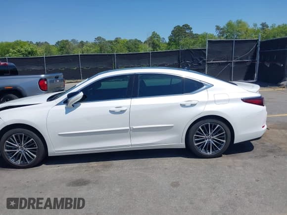 ✅ 2022 Lexus ES 350 • VIN: 58ADZ1B17NU128114 • Лот: 42006111. Опубликован ранее на IAAI с пробегом 44 060 миль. Бесплатный доступ к архиву аукционных продаж из США и подробный отчёт об истории автомобиля на DreamBid. Изображение 14.