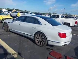 ✅ 2020 Bentley Flying Spur W12 • VIN: SCBBB6ZG7LC080974 • Lot: 43296914. Wystawiony na IAAI z przebiegiem 16 621 mil. Bezpłatny archiwum sprzedaży aukcyjnych z USA i szczegółowy raport historii pojazdu na DreamBid. Zdjęcie 3.
