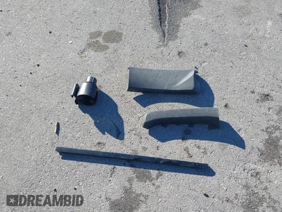 ✅ 2008 GMC Sierra 2500HD SLT • VIN: 1GTHK29648E186639 • Лот: 41088003. Опубликован ранее на IAAI с пробегом 178 568 миль. Бесплатный доступ к архиву аукционных продаж из США и подробный отчёт об истории автомобиля на DreamBid. Изображение 11.