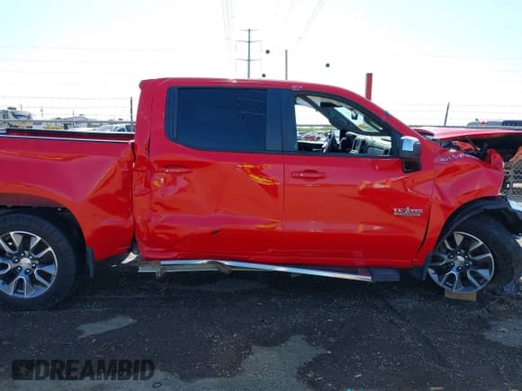 ✅ 2019 Chevrolet Silverado 1500 LT • VIN: 1GCPWCED3KZ157451 • Lot: 42988951. Wystawiony na IAAI z przebiegiem 178 105 mil. Bezpłatny archiwum sprzedaży aukcyjnych z USA i szczegółowy raport historii pojazdu na DreamBid. Zdjęcie 13.