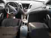 2016 Hyundai Veloster с VIN KMHTC6AD5GU277525, выставлен на аукционе Copart как лот 66564993 с пробегом 141 248 миль миль и . История ставок и продаж доступна на DreamBid. Изображение 8.