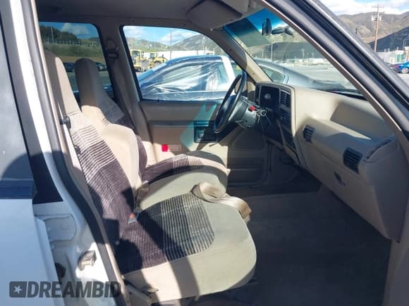 ✅ 1991 Ford Explorer Eddie Bauer • VIN: 1FMDU32X9MUB03557 • Лот: 41932555. Опубликован ранее на IAAI с пробегом 293 243 миль. Бесплатный доступ к архиву аукционных продаж из США и подробный отчёт об истории автомобиля на DreamBid. Изображение 5.