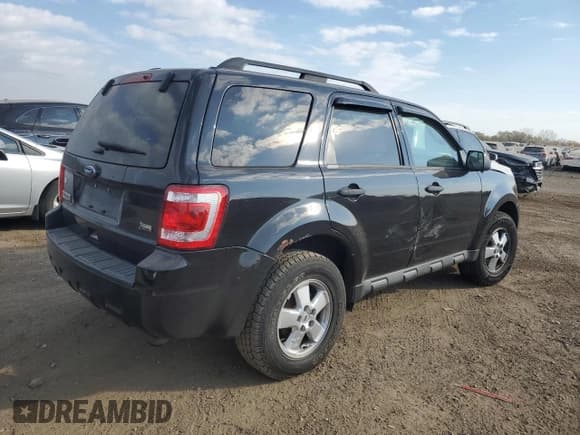 ✅ 2011 Ford Escape XLT • VIN: 1FMCU9DG3BKC23875 • Lot: 91597945. Wystawiony na Copart z przebiegiem Nie podano. Bezpłatny archiwum sprzedaży aukcyjnych z USA i szczegółowy raport historii pojazdu na DreamBid. Zdjęcie 3.