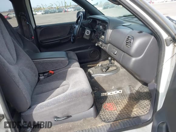 ✅ 1998 Dodge Dakota SLT • VIN: 1B7GG22X8WS677553 • Lot: 41854961. Wystawiony na IAAI z przebiegiem 167 917 mil. Bezpłatny archiwum sprzedaży aukcyjnych z USA i szczegółowy raport historii pojazdu na DreamBid. Zdjęcie 5.