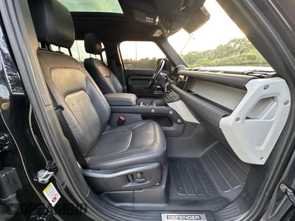 ✅ 2022 Land Rover Defender X-Dynamic SE • VIN: SALE27RU6N2089320 • Lot: 64334285. Wystawiony na Copart z przebiegiem 87 585 mil. Bezpłatny archiwum sprzedaży aukcyjnych z USA i szczegółowy raport historii pojazdu na DreamBid. Zdjęcie 5.