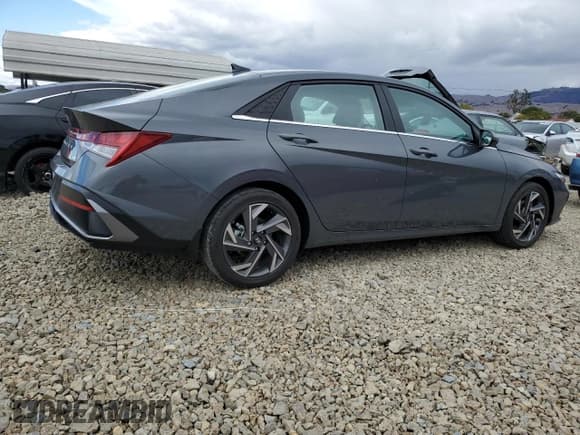 ✅ 2024 Hyundai Elantra Limited • VIN: KMHLN4DJ4RU103027 • Лот: 85577995. Опубликован ранее на Copart с пробегом 10 179 миль. Бесплатный доступ к архиву аукционных продаж из США и подробный отчёт об истории автомобиля на DreamBid. Изображение 3.