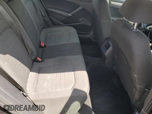 ✅ 2021 Volkswagen Passat S • VIN: 1VWAA7A38MC001174 • Lot: 70487915. Wystawiony na Copart z przebiegiem 62 396 mil. Bezpłatny archiwum sprzedaży aukcyjnych z USA i szczegółowy raport historii pojazdu na DreamBid. Zdjęcie 10.