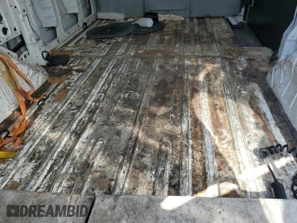 ✅ 2016 Ford Transit Cargo • VIN: 1FTYE1CG8GKA06260 • Lot: 86586685. Wystawiony na Copart z przebiegiem 194 165 mil. Bezpłatny archiwum sprzedaży aukcyjnych z USA i szczegółowy raport historii pojazdu na DreamBid. Zdjęcie 10.