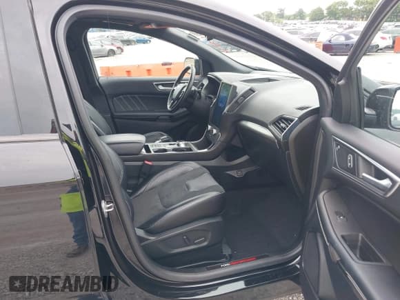 ✅ 2022 Ford Edge ST • VIN: 2FMPK4AP9NBA64874 • Lot: 42627392. Wystawiony na IAAI z przebiegiem 77 436 mil. Bezpłatny archiwum sprzedaży aukcyjnych z USA i szczegółowy raport historii pojazdu na DreamBid. Zdjęcie 5.