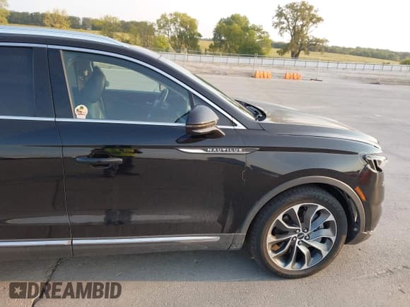 ✅ 2021 Lincoln Nautilus Reserve • VIN: 2LMPJ6K93MBL12232 • Lot: 43187665. Listed on IAAI with 81,070 mi. Free auction sales archive from the USA and detailed vehicle history report at DreamBid. Image 19.